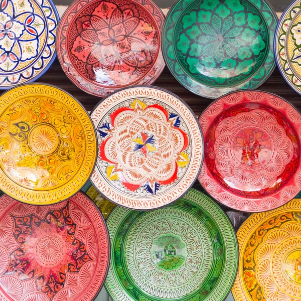 Traditional arabic colorful clay plates. — Stock Photo, Image
