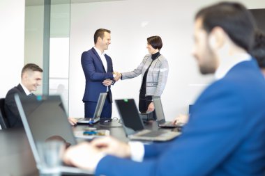 İş Adamları Tokalaşıyor.