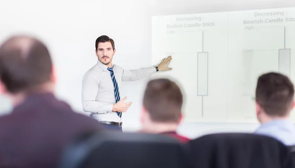 Apresentação sobre evento de investimento e workshop . — Fotografia de Stock