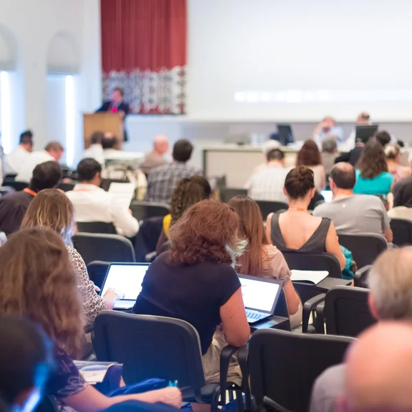 Spreker bij Business Conference en Presentatie. — Stockfoto