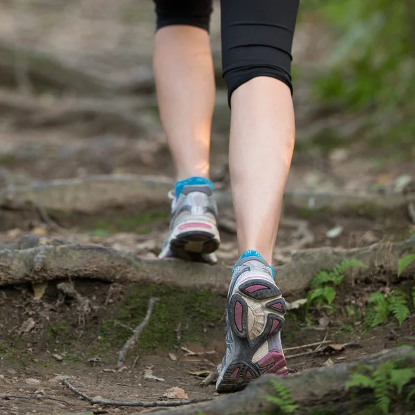 Pretty young girl jogging in nature. — Stock Photo, Image