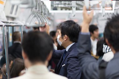Tokyo metro ile seyahat yolcu.