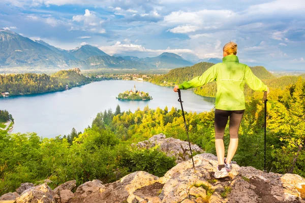 Tracking round Bled Lake in Julian Alps, Slovenia. — Stock Photo, Image