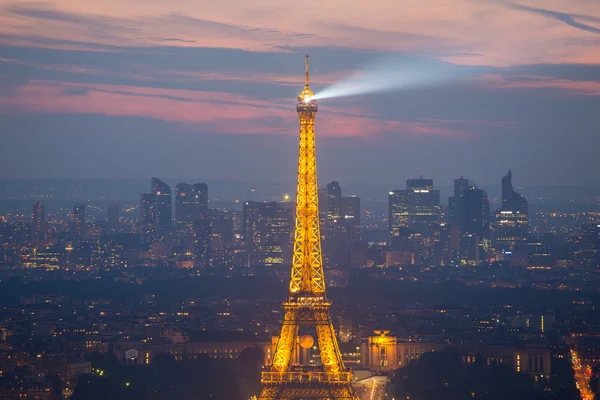 Eiffeltoren en Parijs stadsgezicht above, Frankrijk — Stockfoto