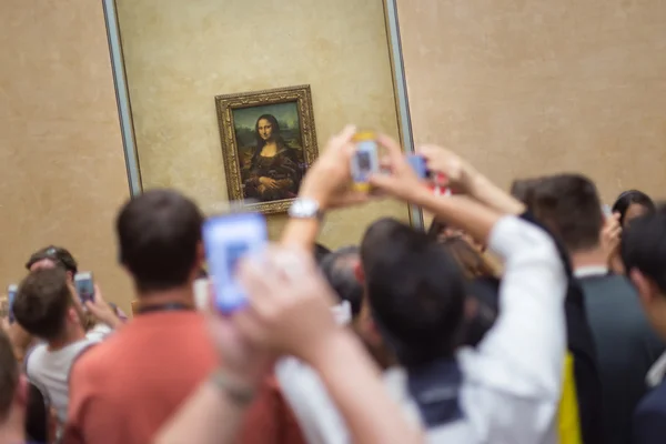 Leonardo DaVincis Mona Lisa in Louvre Museum. — Stock Photo, Image