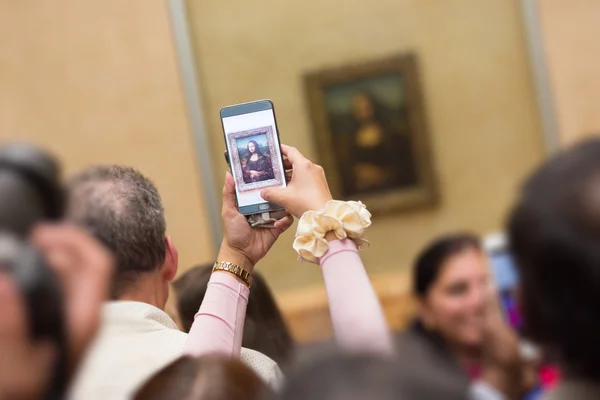 Leonardo Davincis Mona Lisa w Muzeum Louvre. — Zdjęcie stockowe