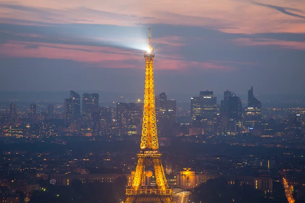 Eiffeltoren en Parijs stadsgezicht above, Frankrijk — Stockfoto