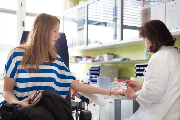 Nurse and blood donor at donation. — Stock Photo, Image