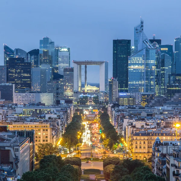 La Defence, zakendistrict van Parijs in de schemering. — Stockfoto