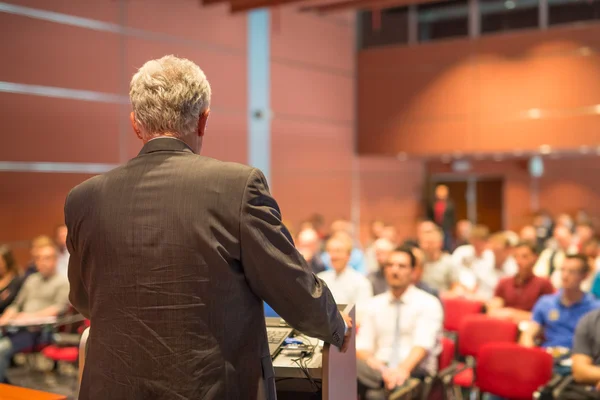 Palestrante na Conferência de Negócios e Apresentação. — Fotografia de Stock