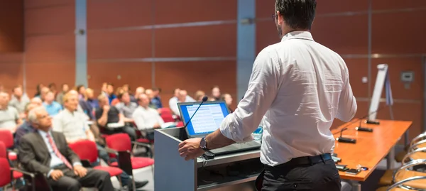 Openbare spreker geeft lezing op Business Event. — Stockfoto