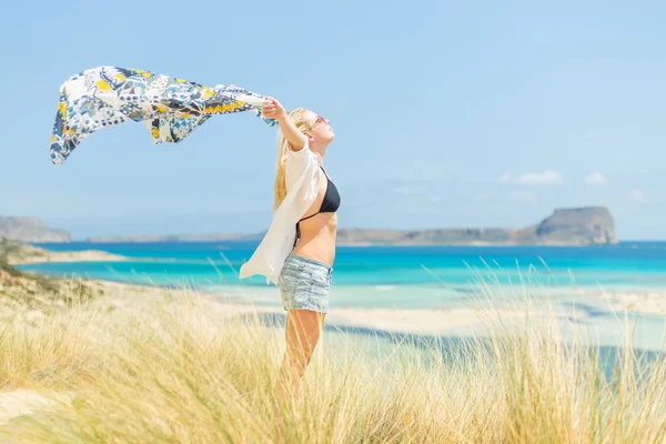 Free Happy Woman Enjoying Sun on Vacations. — Stock Photo, Image