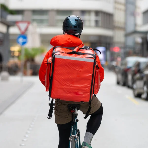 Courier On Bicycle Delivering Food In City. — Stock Photo, Image