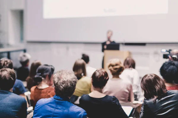 Female speaker giving presentation on business conference. — Stock Photo, Image