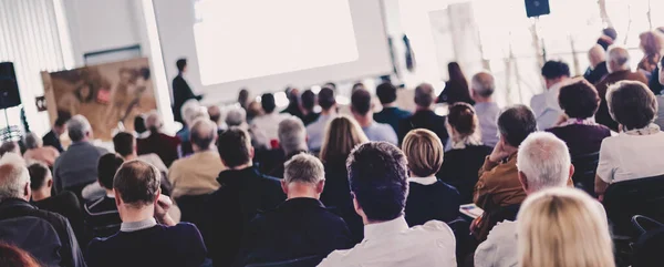 Audiencia en la sala de conferencias. — Foto de Stock