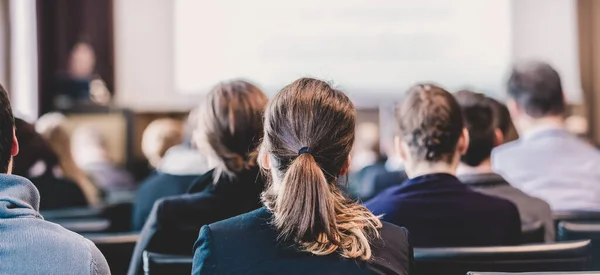 Audiencia en la sala de conferencias. — Foto de Stock