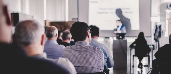 Speaker Giving a Talk at Business Meeting. — Stock Photo, Image