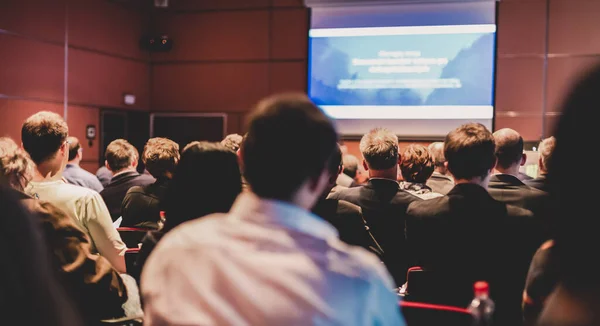 Publiczność w sali konferencyjnej. — Zdjęcie stockowe