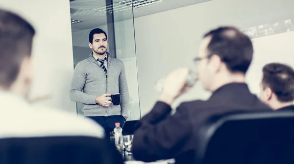 Reunión informal relajada de la oficina del equipo de negocios. —  Fotos de Stock