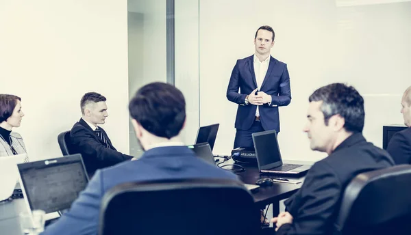 Reunión de la oficina del equipo empresarial. — Foto de Stock