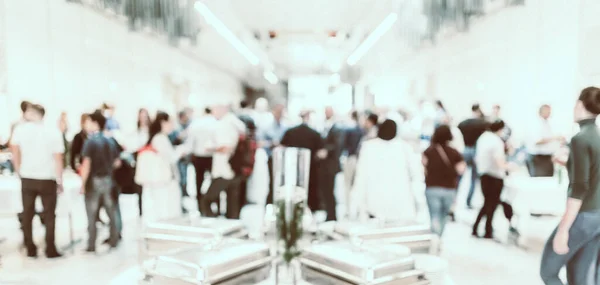 Imagen desdibujada de los empresarios en la pausa del café en la reunión de la conferencia. —  Fotos de Stock