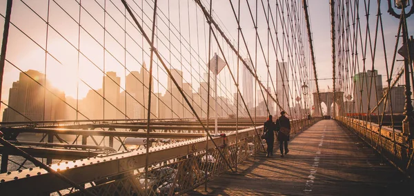 Brooklynský most při západu slunce, New York City. — Stock fotografie