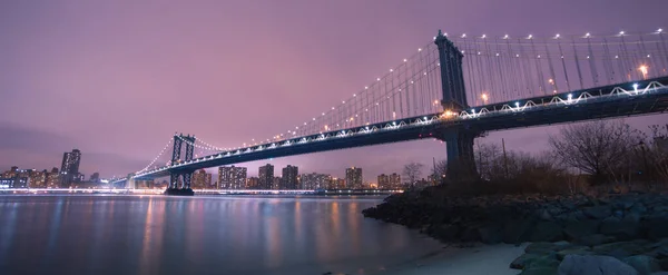 Ponte di Manhattan al tramonto, New York. — Foto Stock