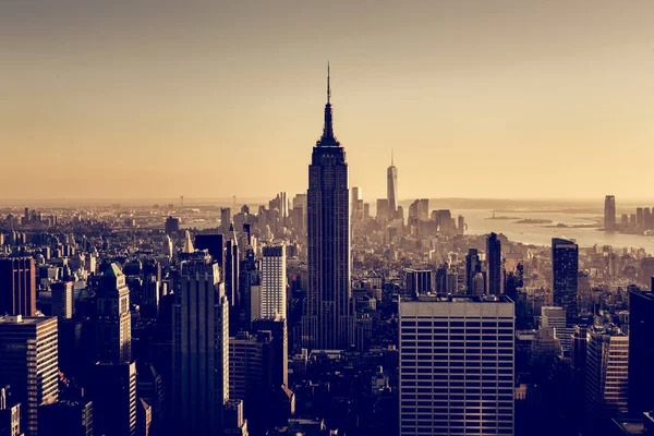New York City Manhattan downtown skyline at sunset. — Stock Photo, Image