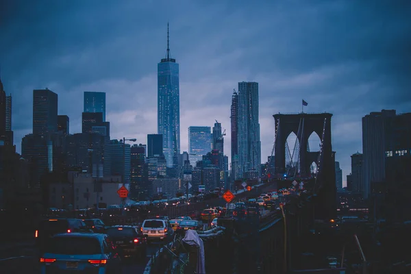Brooklynský most za soumraku, New York City. — Stock fotografie