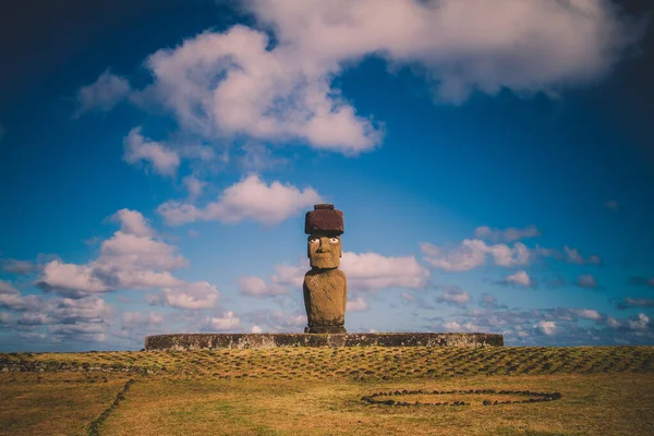 Moai em Ahu Tongariki, Ilha de Páscoa, Chile . — Fotografia de Stock