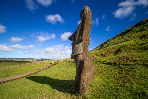 Rano Raraku 'daki Moai taş heykelleri, Paskalya Adası, Şili.