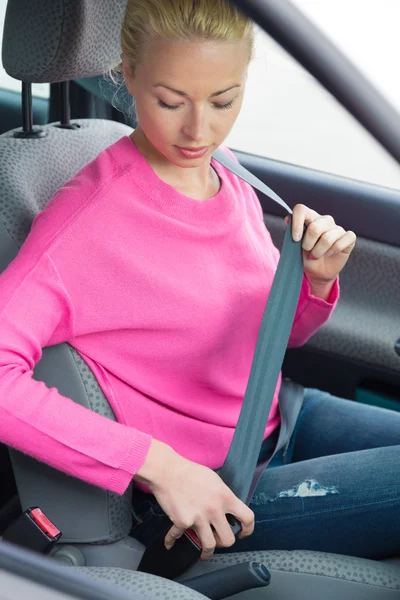 Women driver fastening her seat belt — Stock Photo, Image