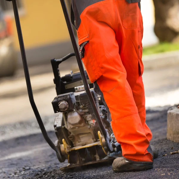 Asphalt surfacing manual labor. — Stock Photo, Image