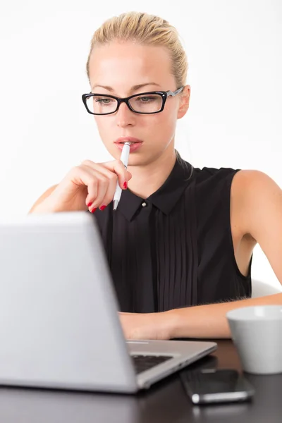 Mujer de negocios en la oficina. —  Fotos de Stock