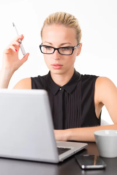 Mulher de negócios no escritório. — Fotografia de Stock