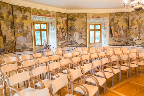 Boş konferans salonu.