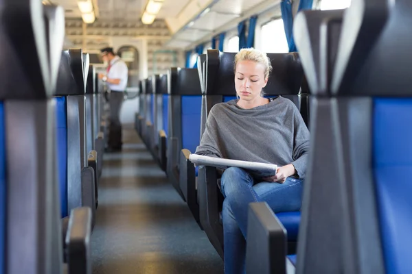 Tåg biljett check. — Stockfoto