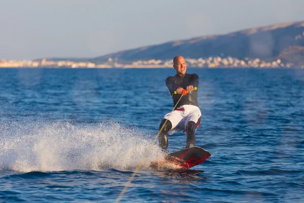 Wakeboarder v západu slunce. — Stock fotografie