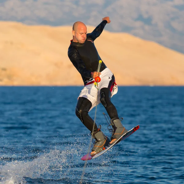 Wakeboarder im Sonnenuntergang. — Stockfoto