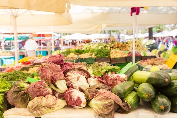 Banco del mercato delle verdure . — Foto Stock