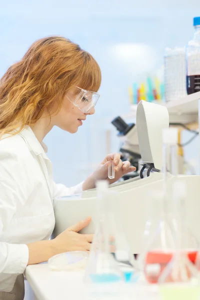 Young chemist in the laboratory. — Stock Photo, Image