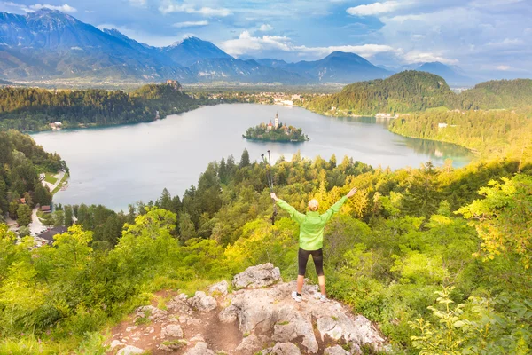 Tracking round Bled Lake in Julian Alps, Slovenia. — Stock Photo, Image