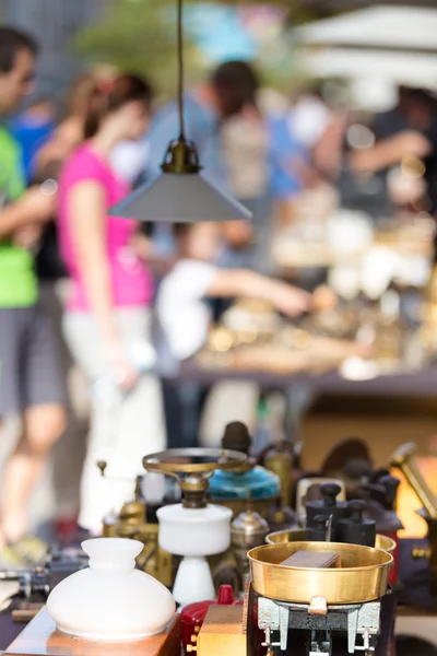 Zondag vlooienmarkt. — Stockfoto