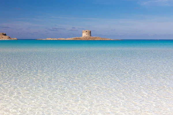 Pláží Pelosa, Sardinie, Itálie. — Stock fotografie