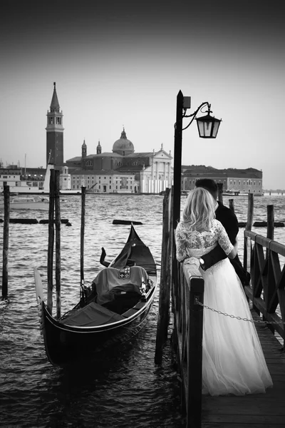 Just Married in Venice. — Stock Photo, Image