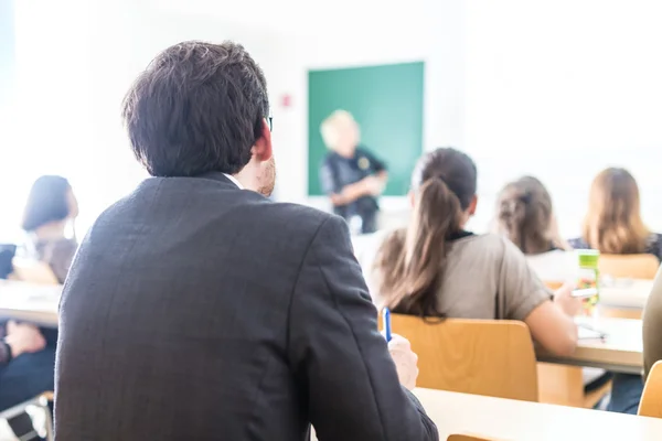 Dozent an der Universität. — Stockfoto