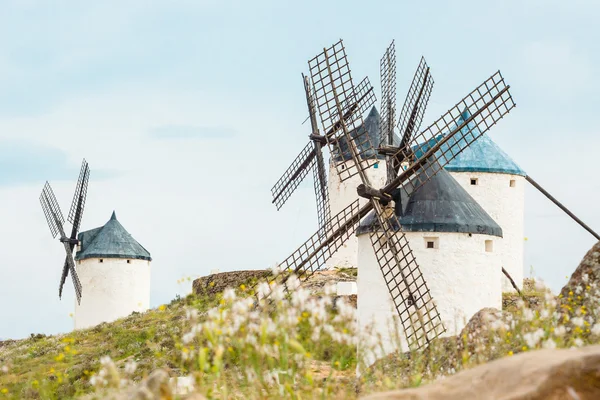 Vintage windmolens in La Mancha. — Stockfoto