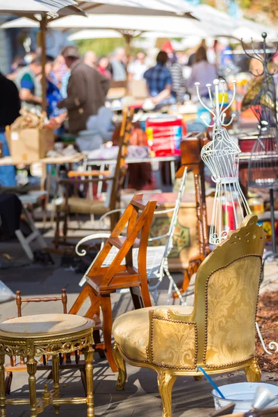 Mercado de pulgas de domingo . — Fotografia de Stock