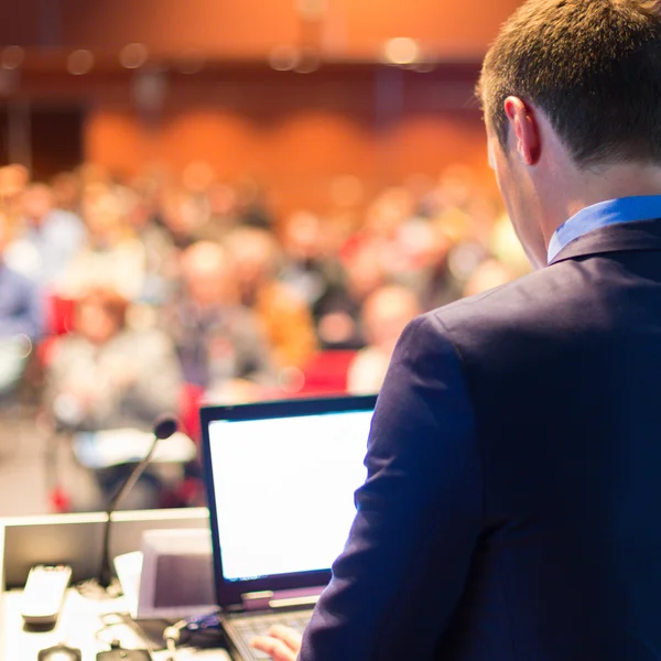 Relatore pubblico alla Business Conference . — Foto Stock