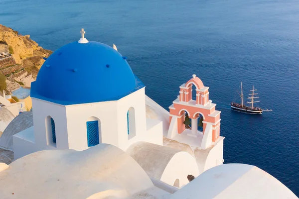 Vesnici Oia na ostrově santorini, Řecko. — Stock fotografie